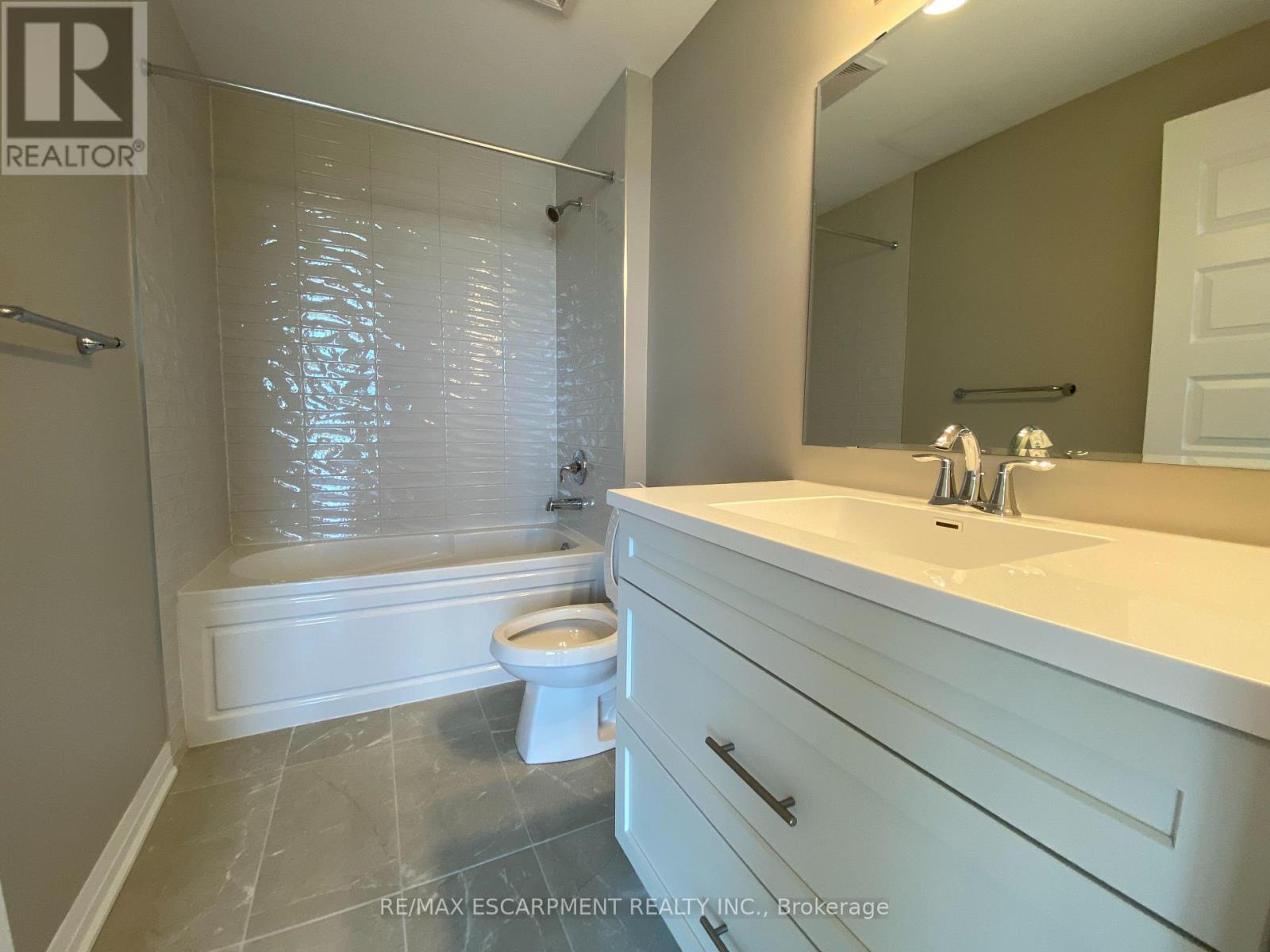 106 - 95 Dundas Street W, Oakville, Ontario  L6M 5N4 - Photo 12 - W12471188