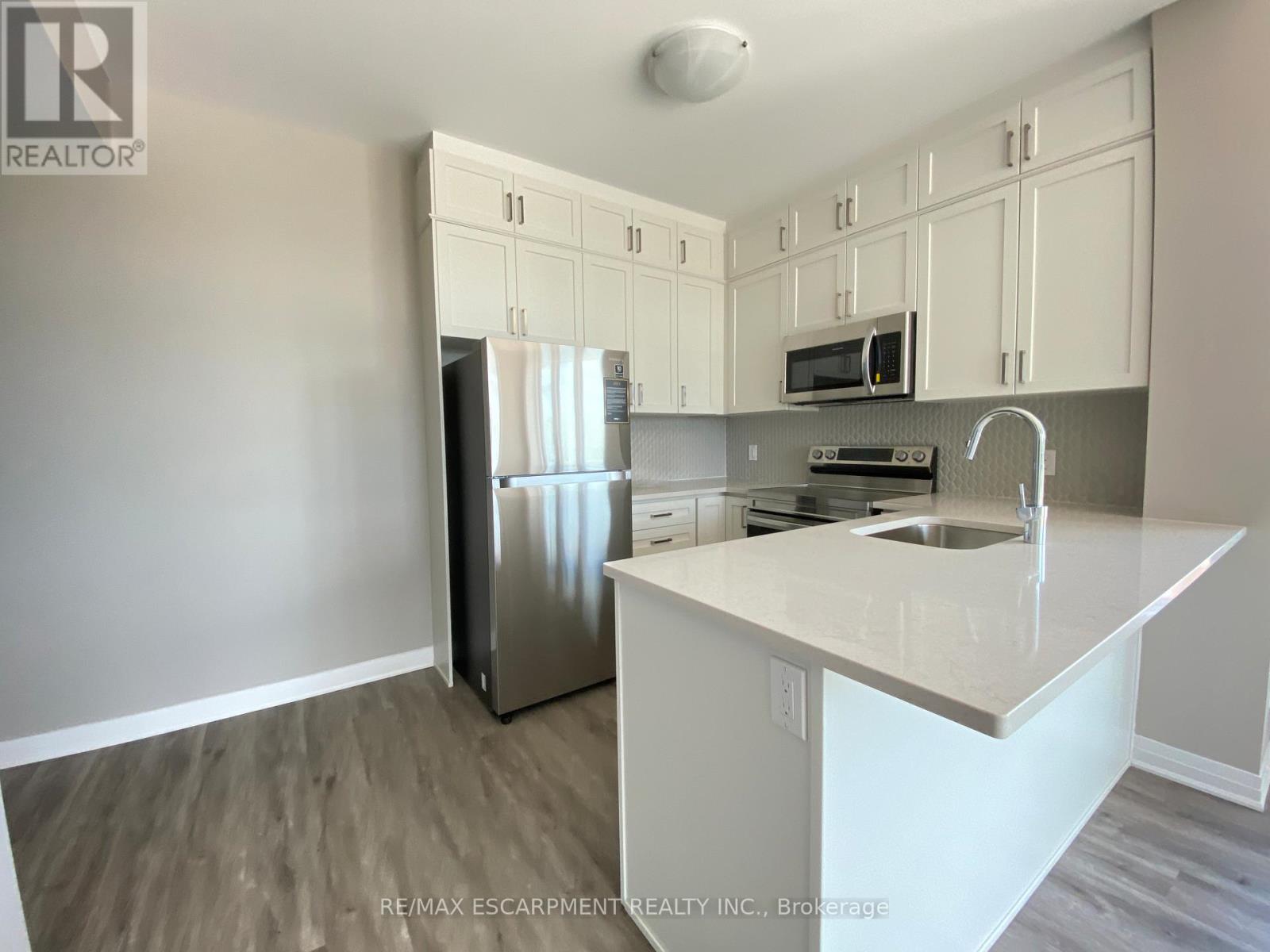 106 - 95 Dundas Street W, Oakville, Ontario  L6M 5N4 - Photo 7 - W12471188