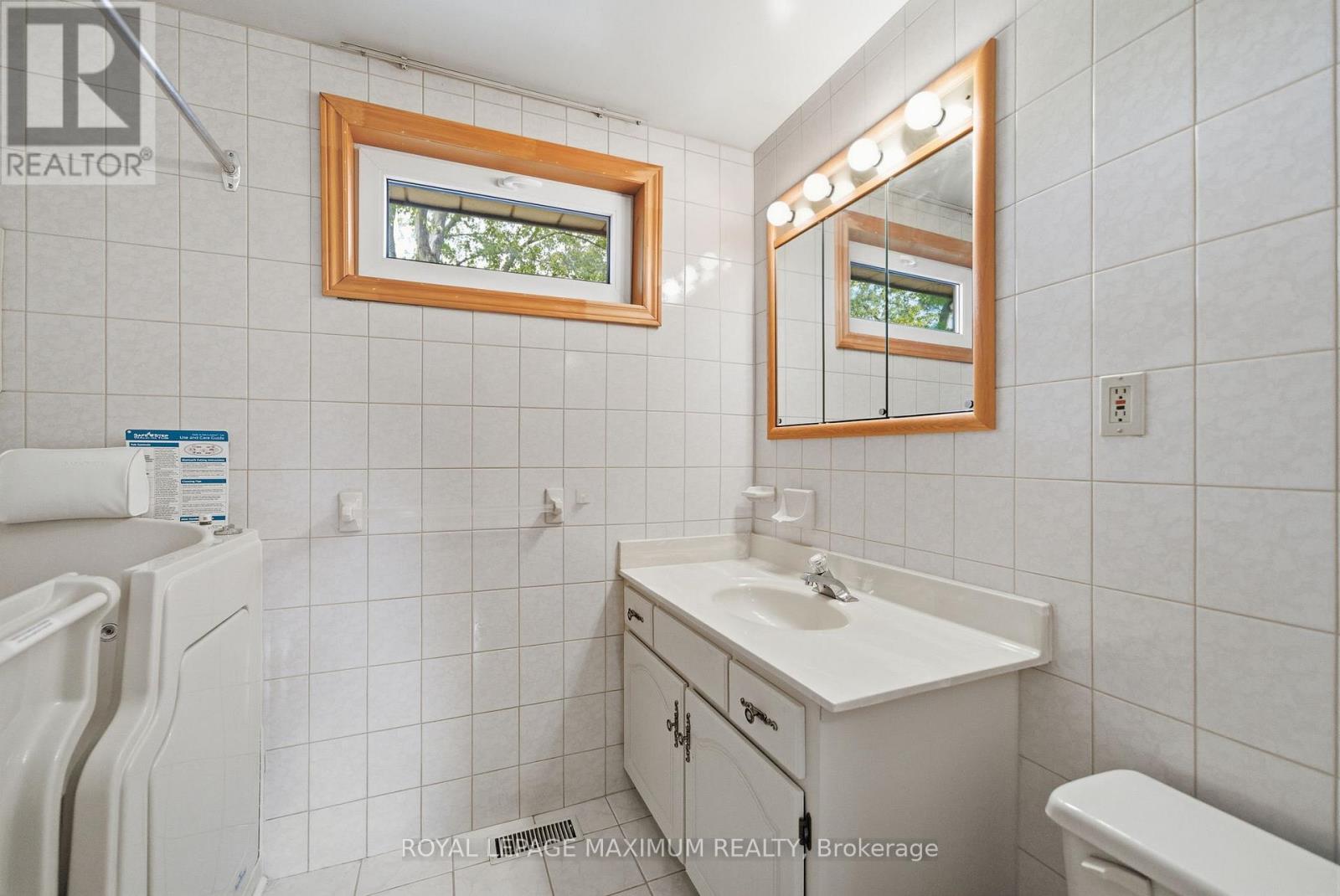 1 Riverton Drive, Toronto, Ontario  M9L 2N8 - Photo 27 - W12471189