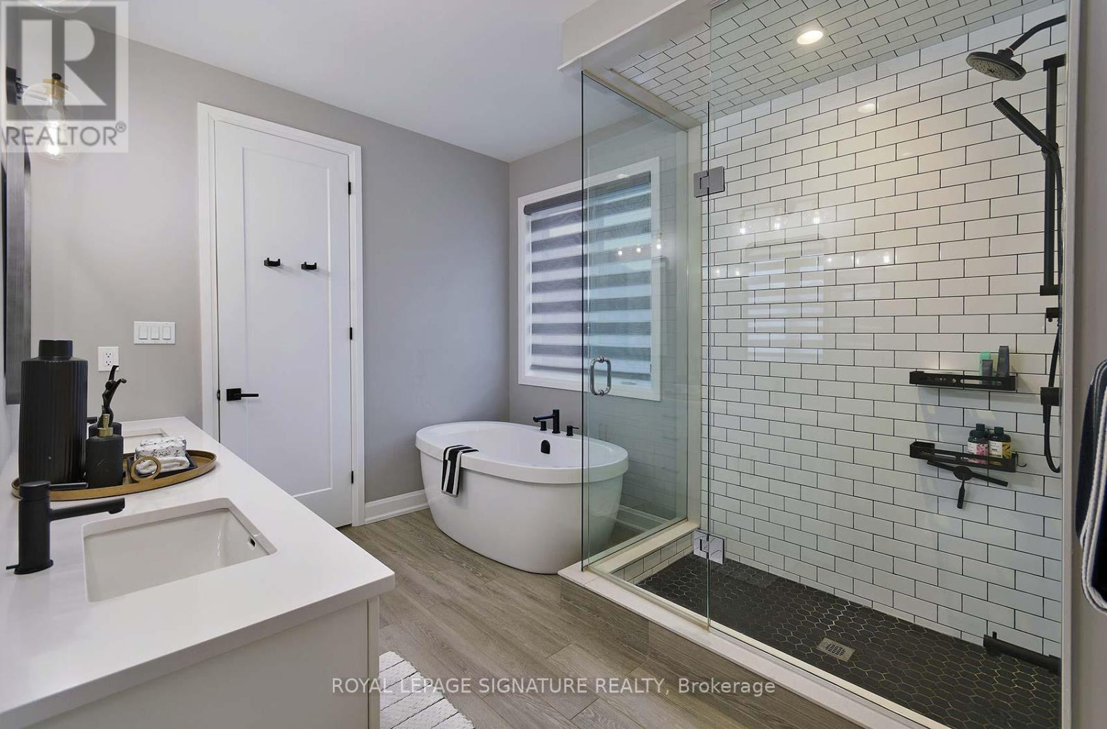 1467 Lakeport Crescent, Oakville, Ontario  L6H 3S1 - Photo 18 - W12471203