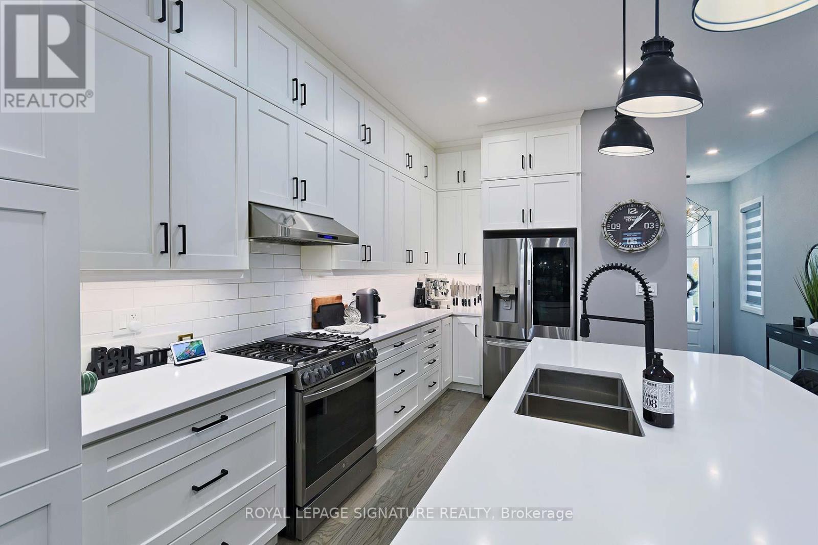 1467 Lakeport Crescent, Oakville, Ontario  L6H 3S1 - Photo 7 - W12471203