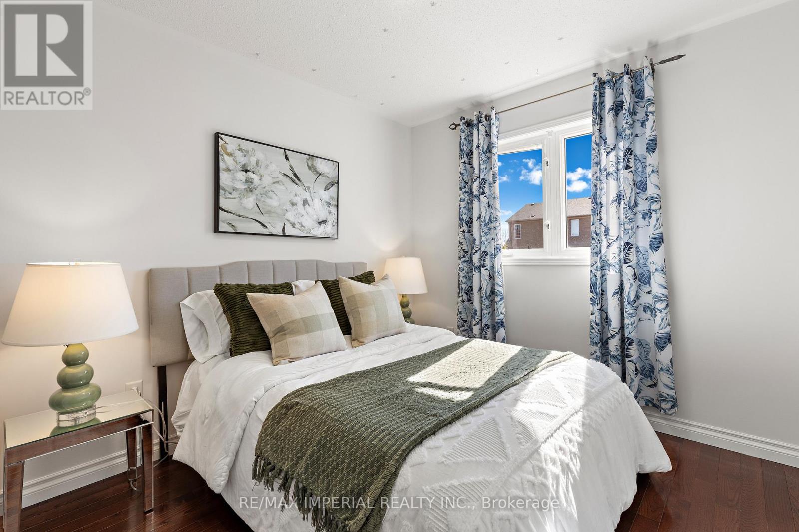 94 Littlewood Drive, Oakville, Ontario  L6H 6V1 - Photo 17 - W12471206