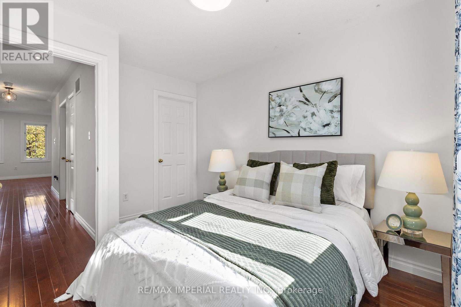 94 Littlewood Drive, Oakville, Ontario  L6H 6V1 - Photo 18 - W12471206