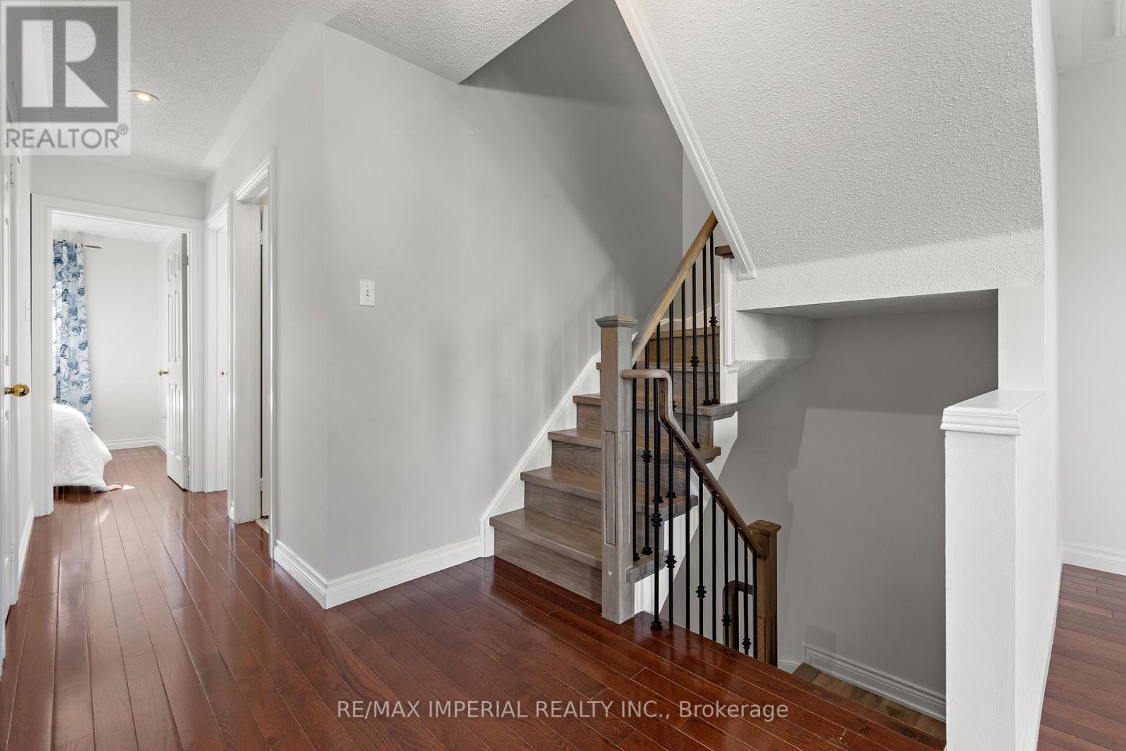 94 Littlewood Drive, Oakville, Ontario  L6H 6V1 - Photo 24 - W12471206
