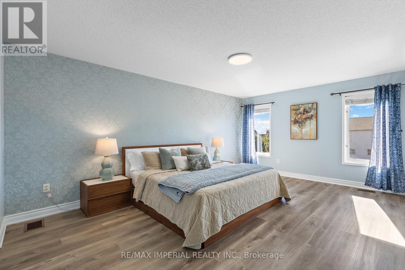 94 Littlewood Drive, Oakville, Ontario  L6H 6V1 - Photo 28 - W12471206