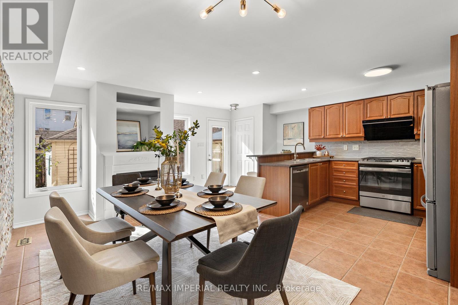 94 Littlewood Drive, Oakville, Ontario  L6H 6V1 - Photo 8 - W12471206