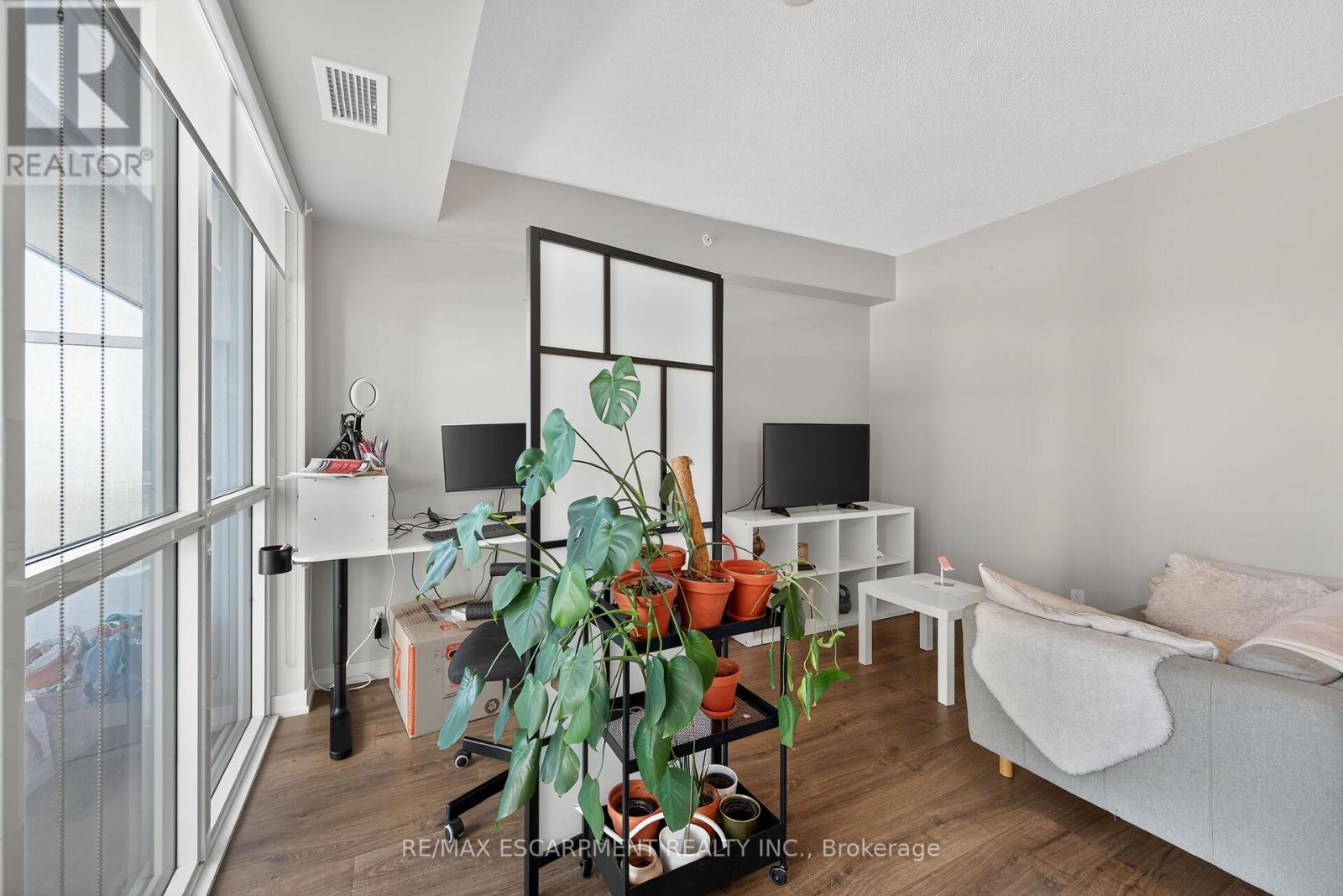 1302 - 2087 Fairview Street, Burlington, Ontario  L7R 0E5 - Photo 10 - W12471208