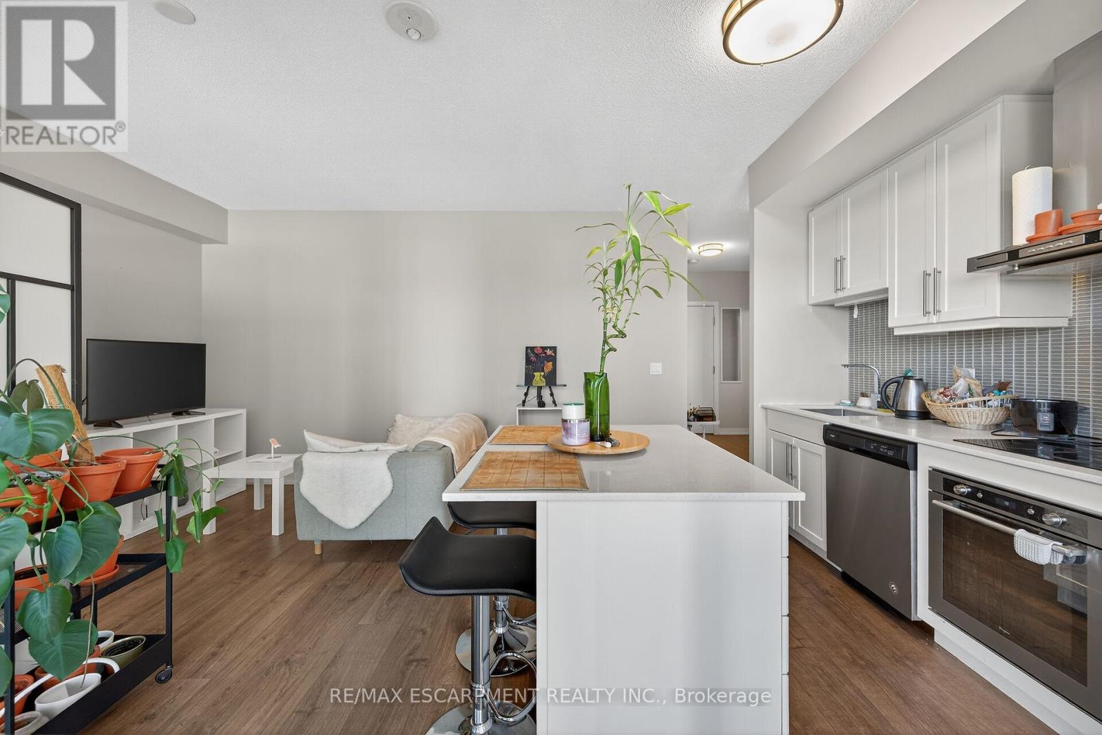 1302 - 2087 Fairview Street, Burlington, Ontario  L7R 0E5 - Photo 11 - W12471208