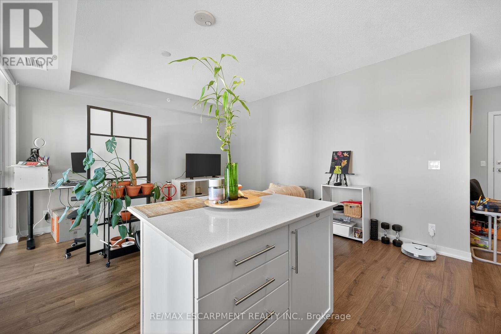 1302 - 2087 Fairview Street, Burlington, Ontario  L7R 0E5 - Photo 16 - W12471208