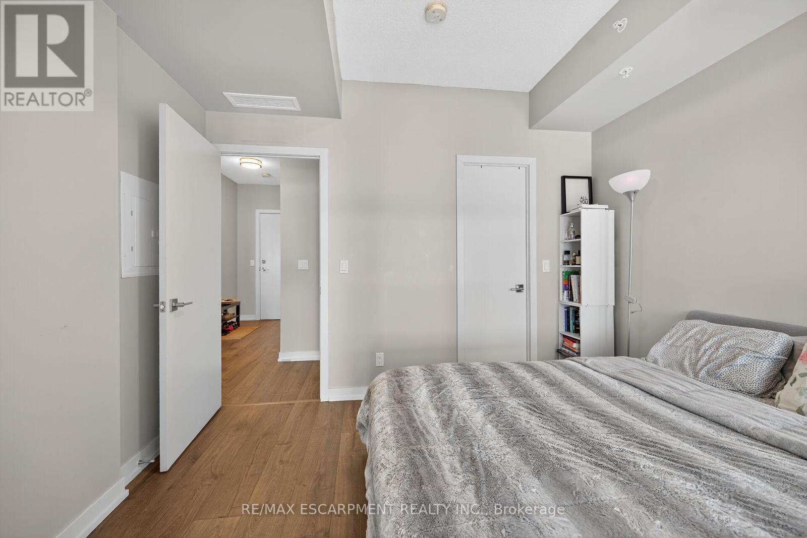 1302 - 2087 Fairview Street, Burlington, Ontario  L7R 0E5 - Photo 19 - W12471208