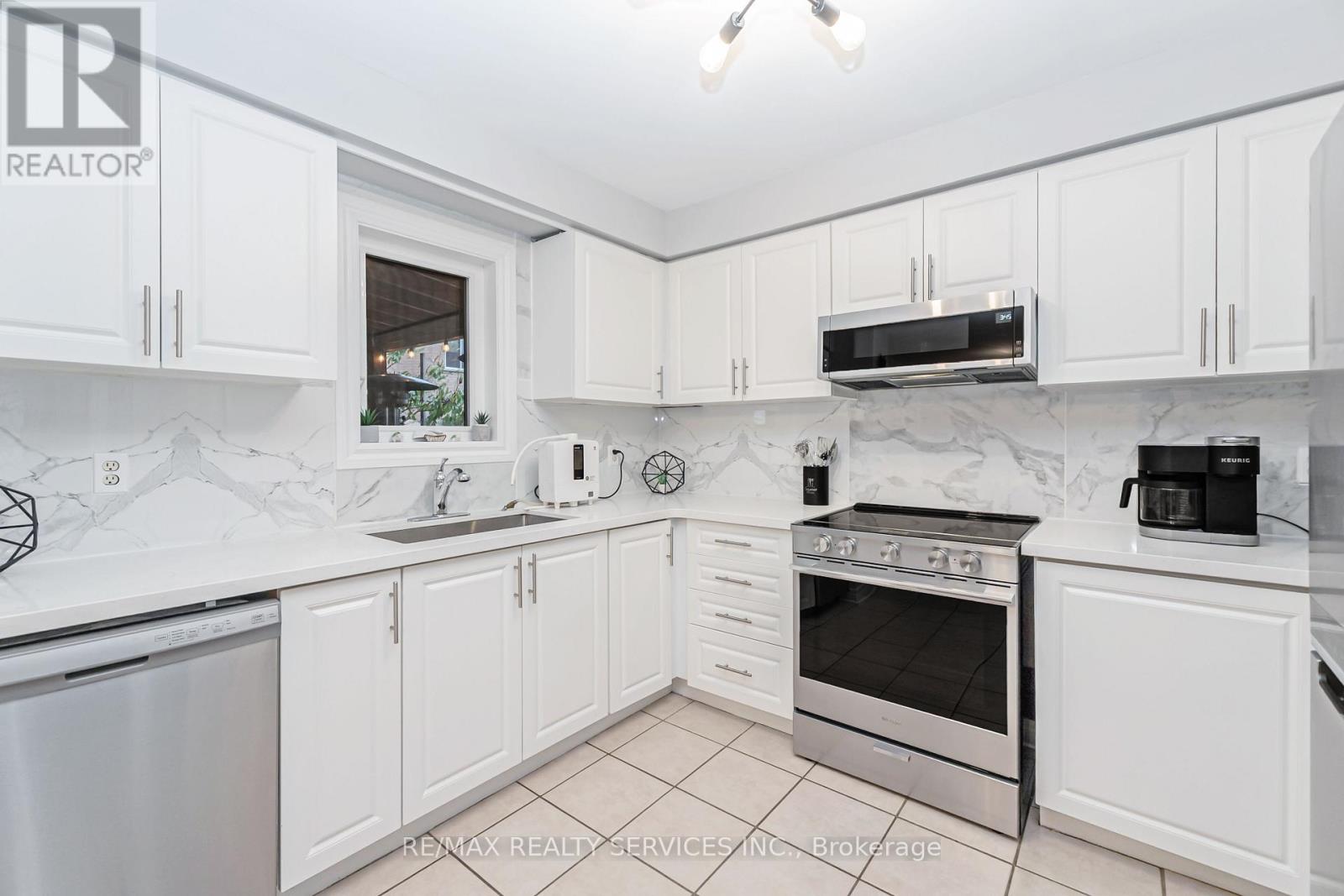 8 Ridgemore Crescent, Brampton, Ontario  L7A 2L6 - Photo 12 - W12471210