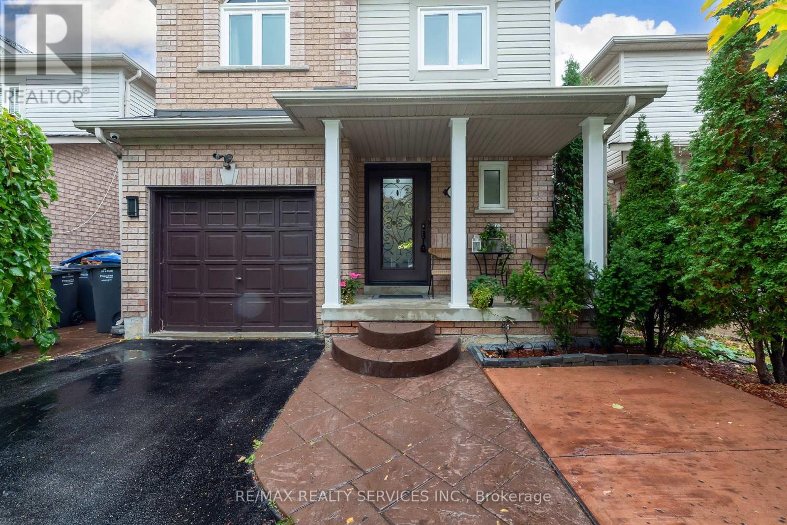 8 Ridgemore Crescent, Brampton, Ontario  L7A 2L6 - Photo 3 - W12471210