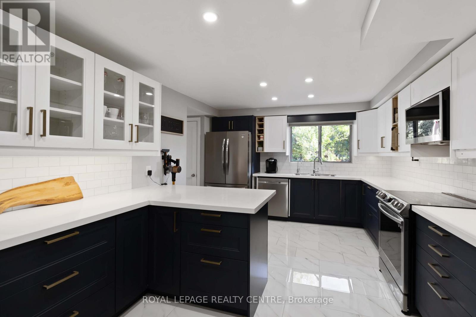 34 - 1330 Mississauga Valley Blvd Boulevard, Mississauga, Ontario  L5A 3T1 - Photo 11 - W12471220