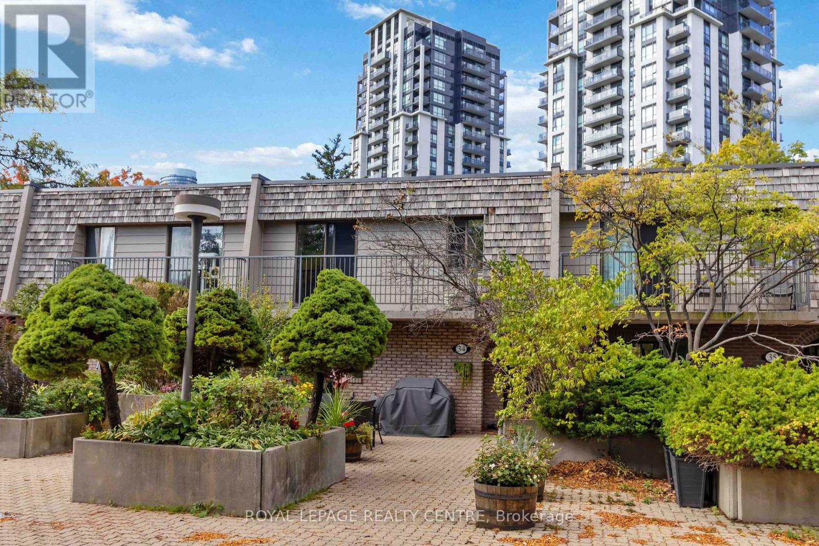 34 - 1330 Mississauga Valley Blvd Boulevard, Mississauga, Ontario  L5A 3T1 - Photo 2 - W12471220
