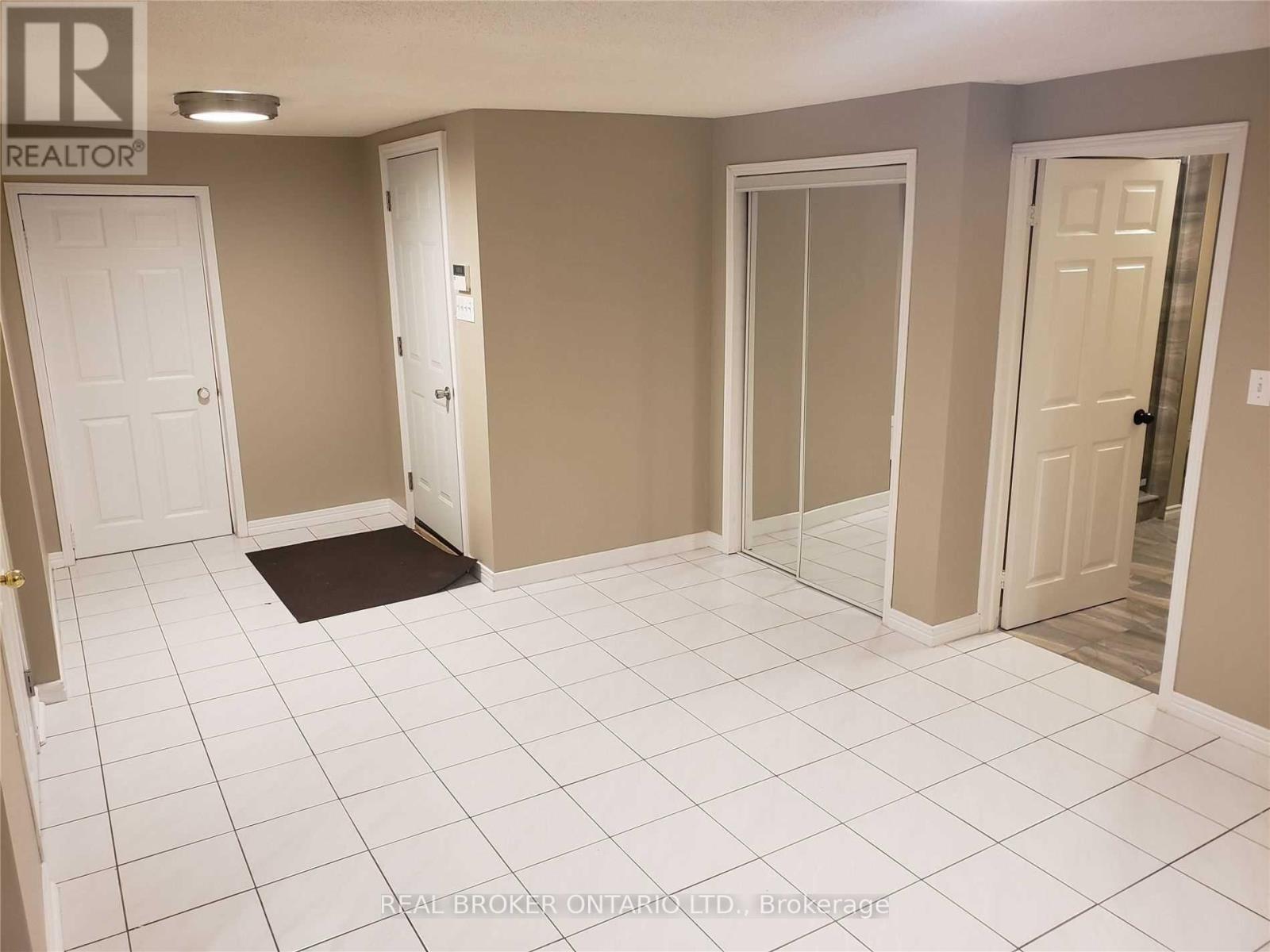 Lower - 4244 Starlight Crescent, Mississauga, Ontario  L4W 4R2 - Photo 10 - W12471226