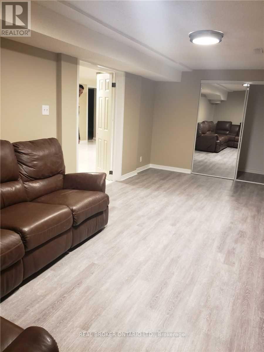 Lower - 4244 Starlight Crescent, Mississauga, Ontario  L4W 4R2 - Photo 8 - W12471226