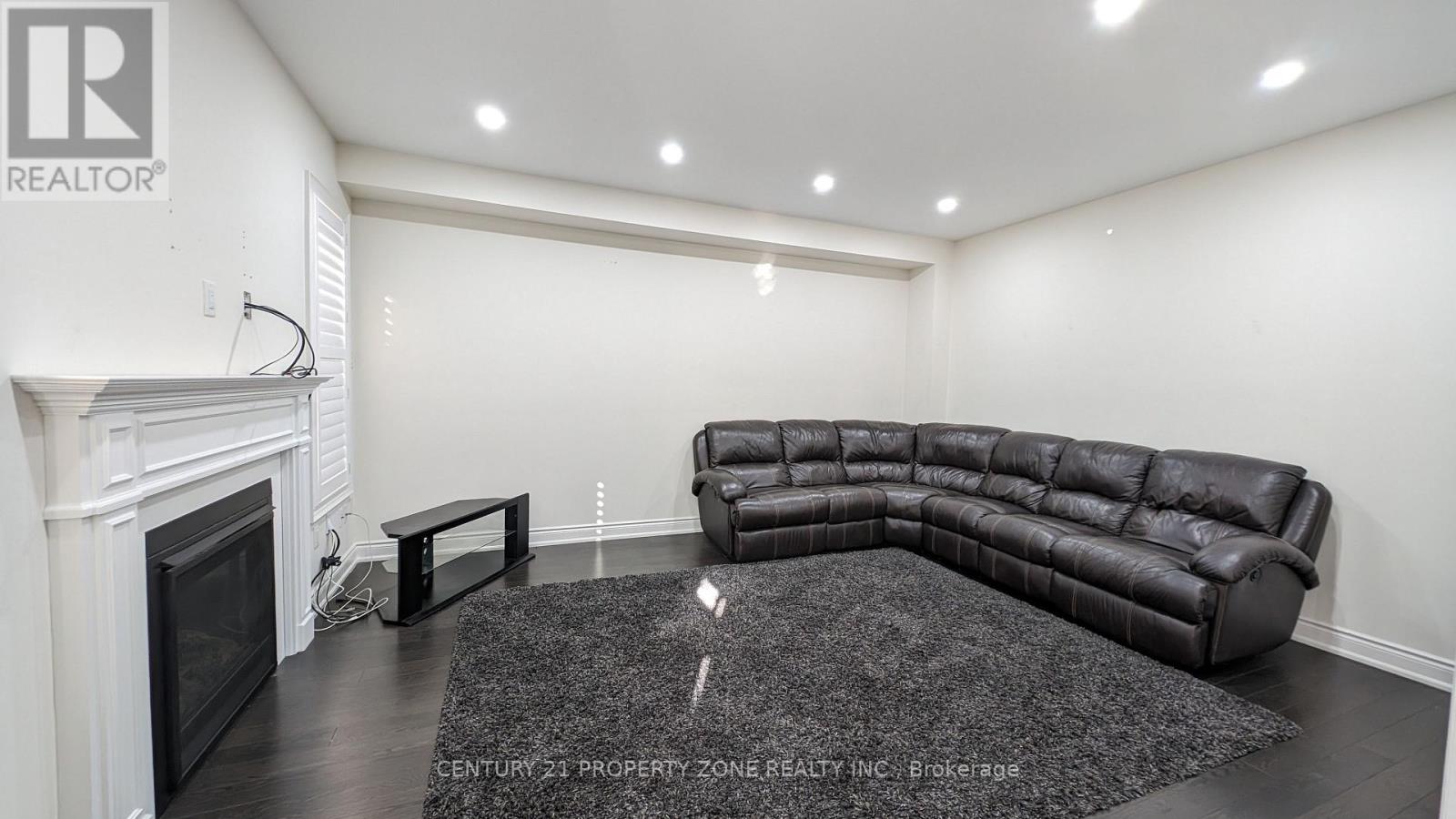 Upper - 10 Goderich Drive, Brampton, Ontario  L7A 5A7 - Photo 12 - W12471256