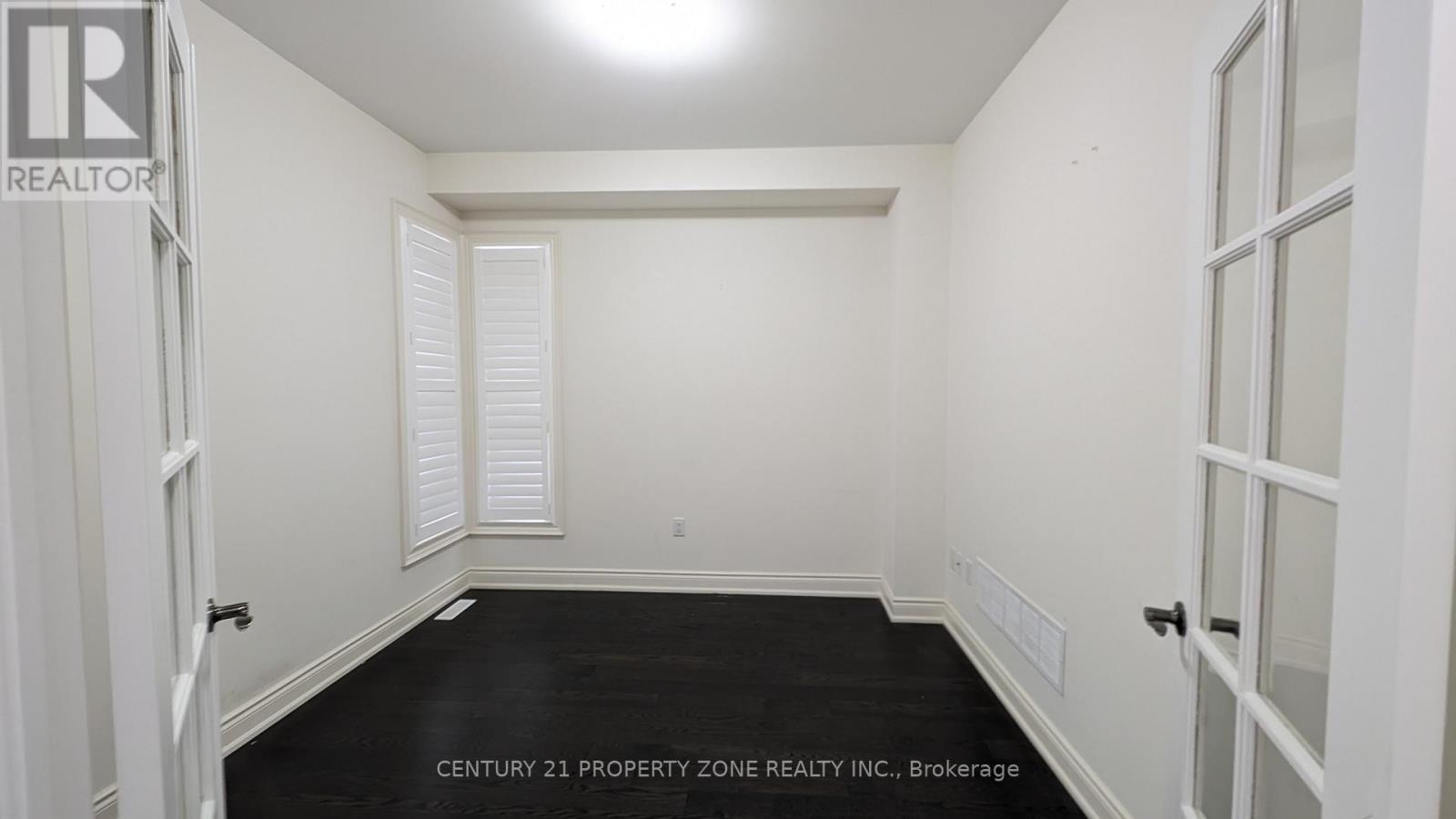 Upper - 10 Goderich Drive, Brampton, Ontario  L7A 5A7 - Photo 4 - W12471256