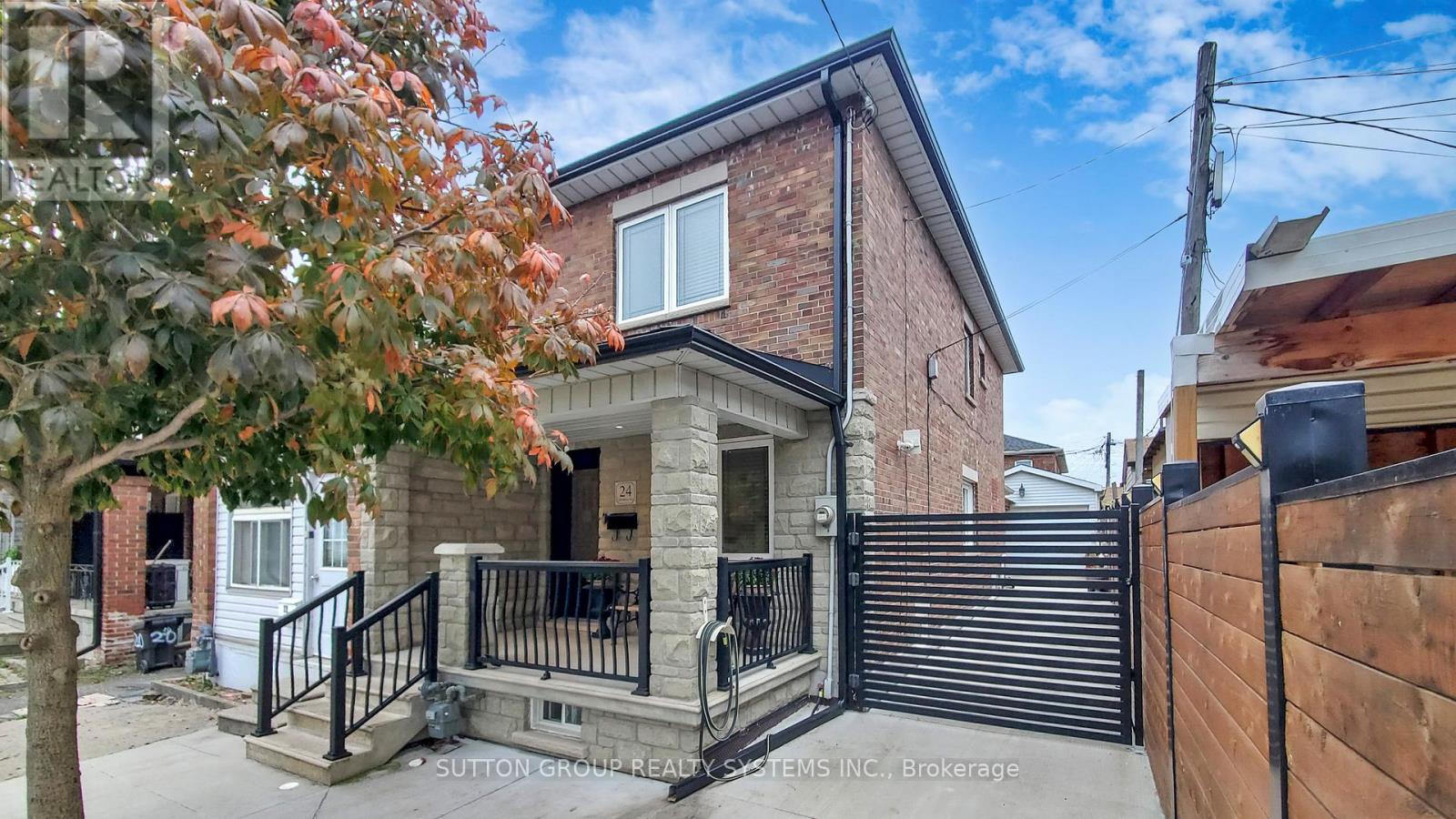 24 CHAMBERS AVENUE, Toronto, Ontario