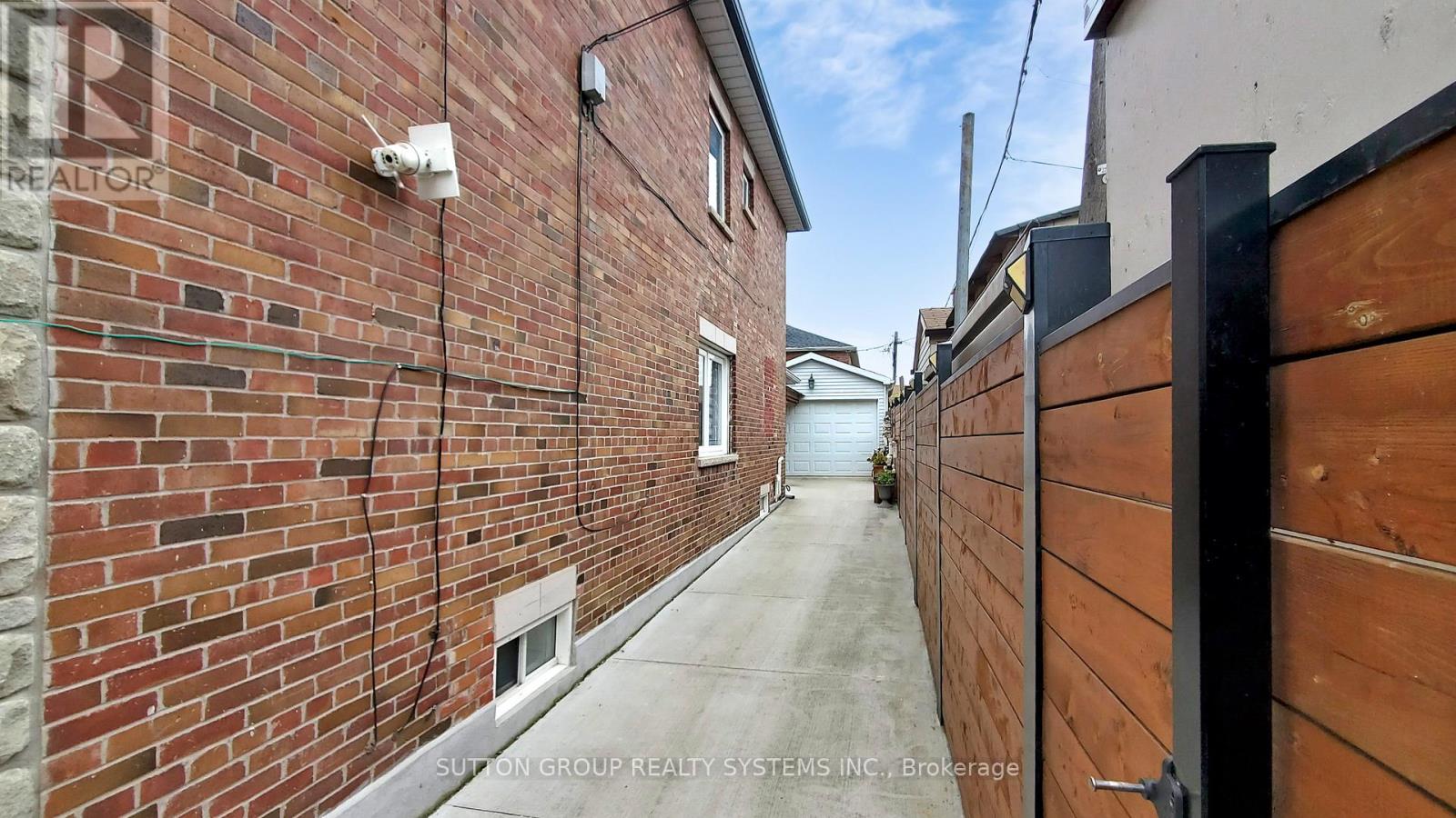 24 Chambers Avenue, Toronto, Ontario  M6N 3L9 - Photo 20 - W12471286