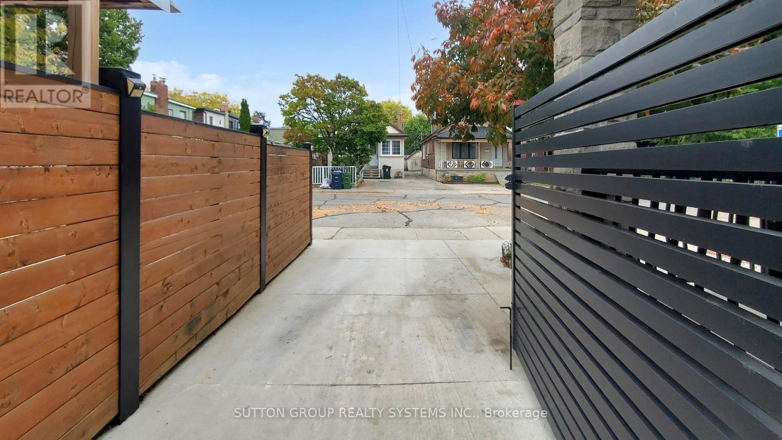 24 Chambers Avenue, Toronto, Ontario  M6N 3L9 - Photo 21 - W12471286