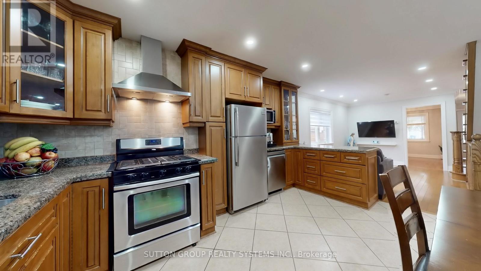 24 Chambers Avenue, Toronto, Ontario  M6N 3L9 - Photo 5 - W12471286