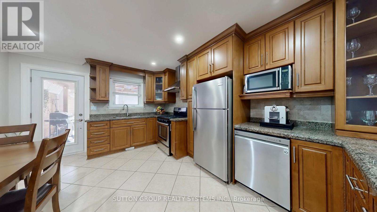 24 Chambers Avenue, Toronto, Ontario  M6N 3L9 - Photo 6 - W12471286