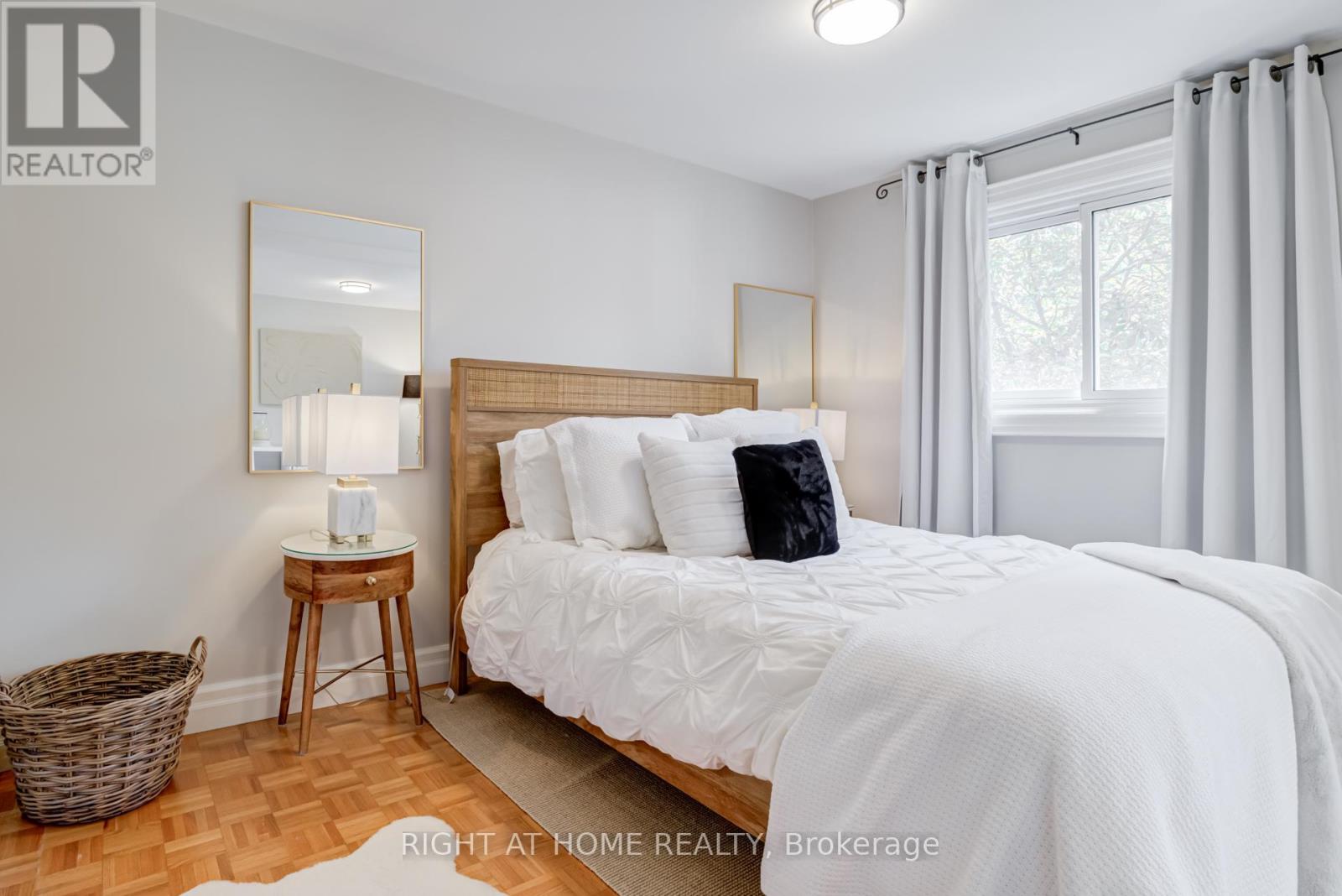 9 - 2067 Marine Drive, Oakville, Ontario  L6L 1B8 - Photo 10 - W12471297