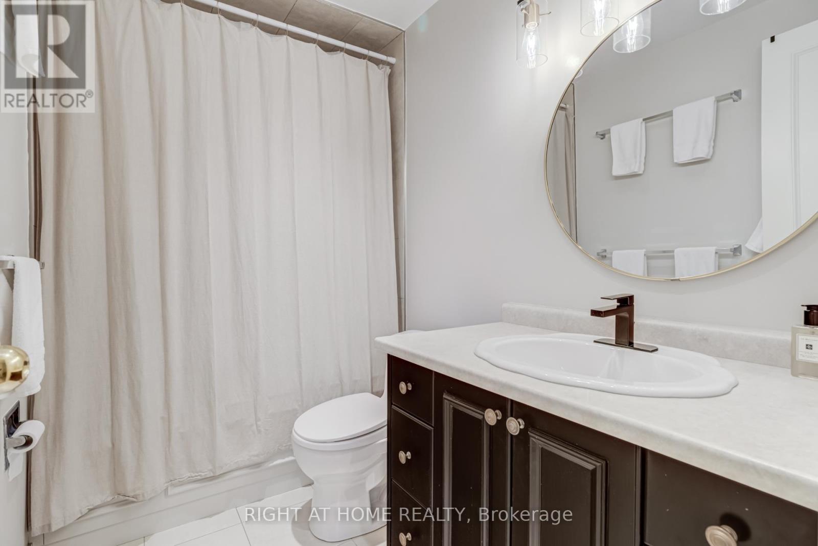 9 - 2067 Marine Drive, Oakville, Ontario  L6L 1B8 - Photo 12 - W12471297