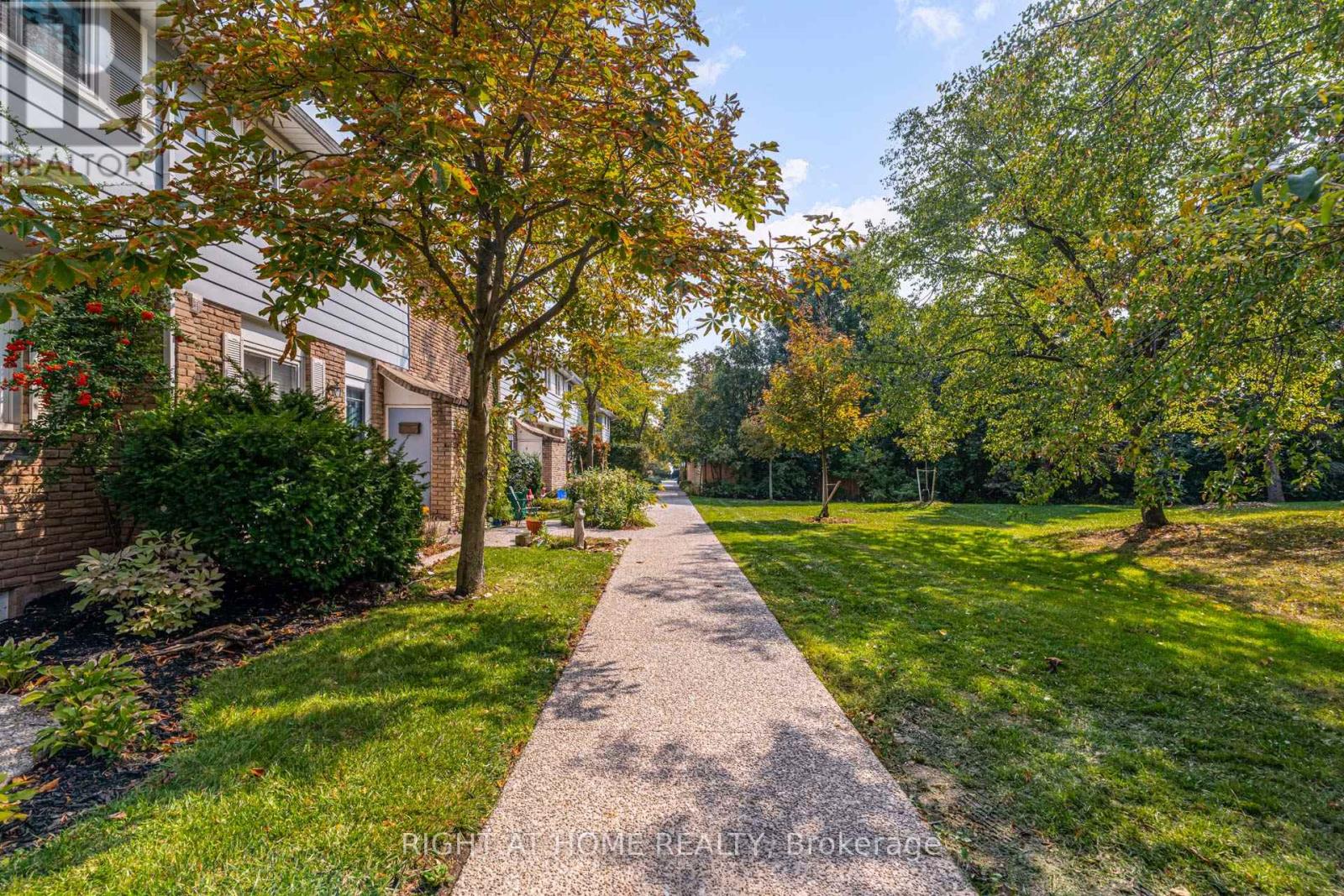 9 - 2067 Marine Drive, Oakville, Ontario  L6L 1B8 - Photo 23 - W12471297