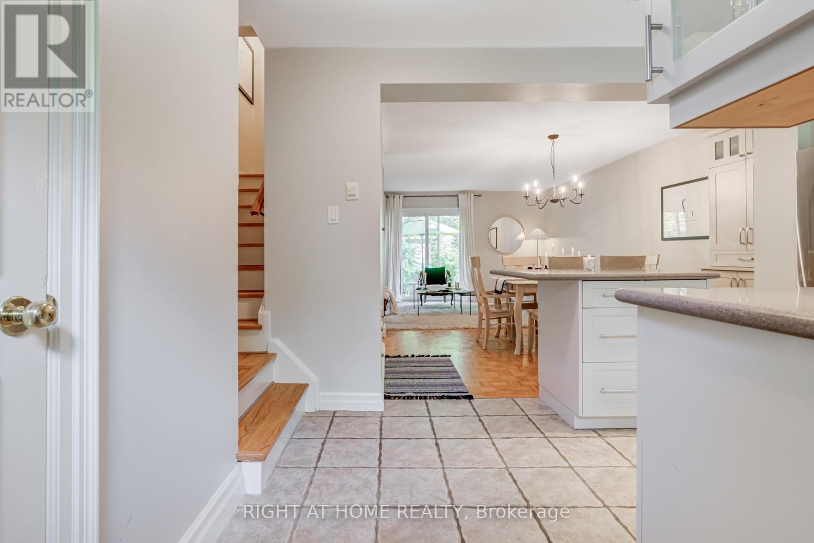 9 - 2067 Marine Drive, Oakville, Ontario  L6L 1B8 - Photo 3 - W12471297