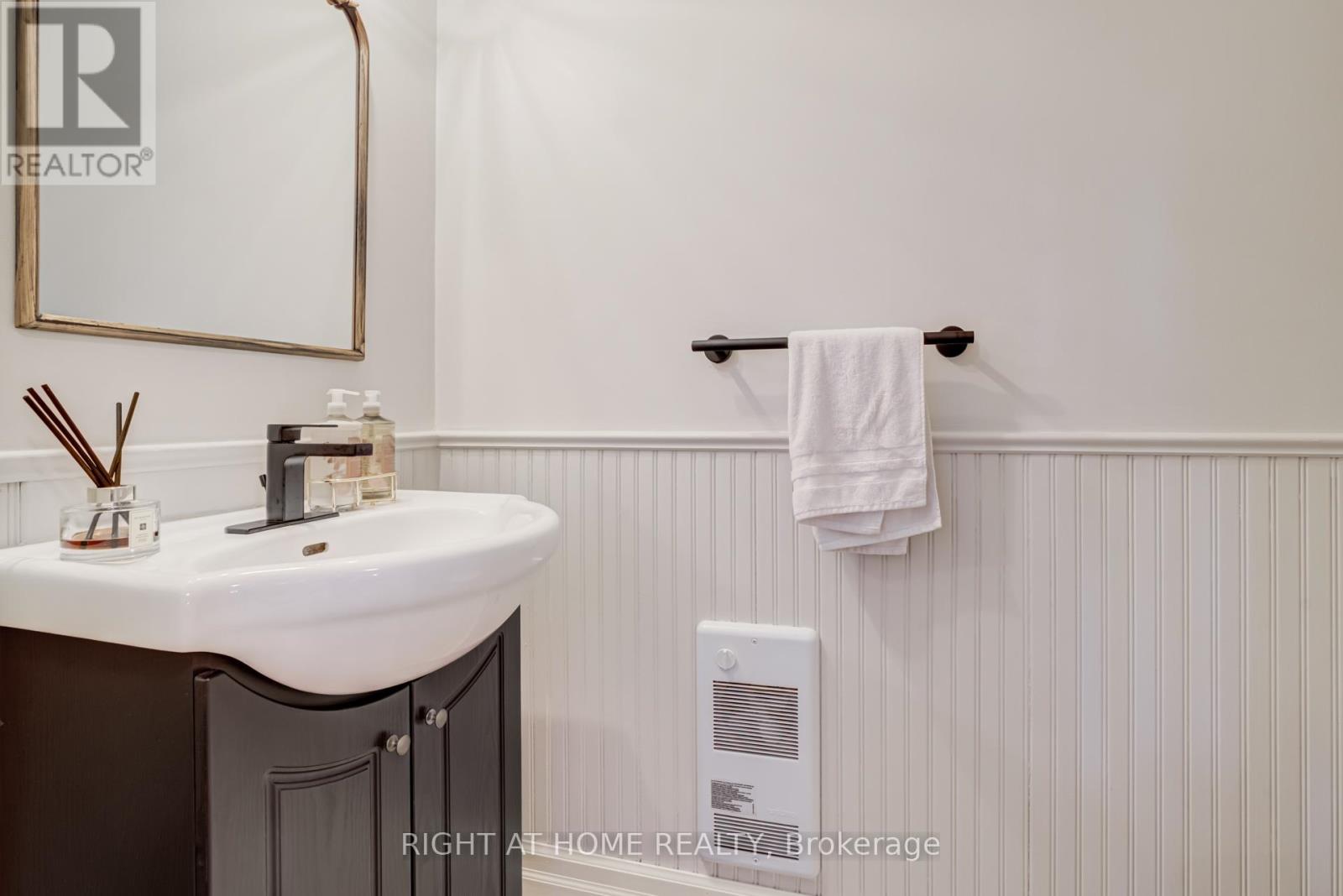 9 - 2067 Marine Drive, Oakville, Ontario  L6L 1B8 - Photo 5 - W12471297