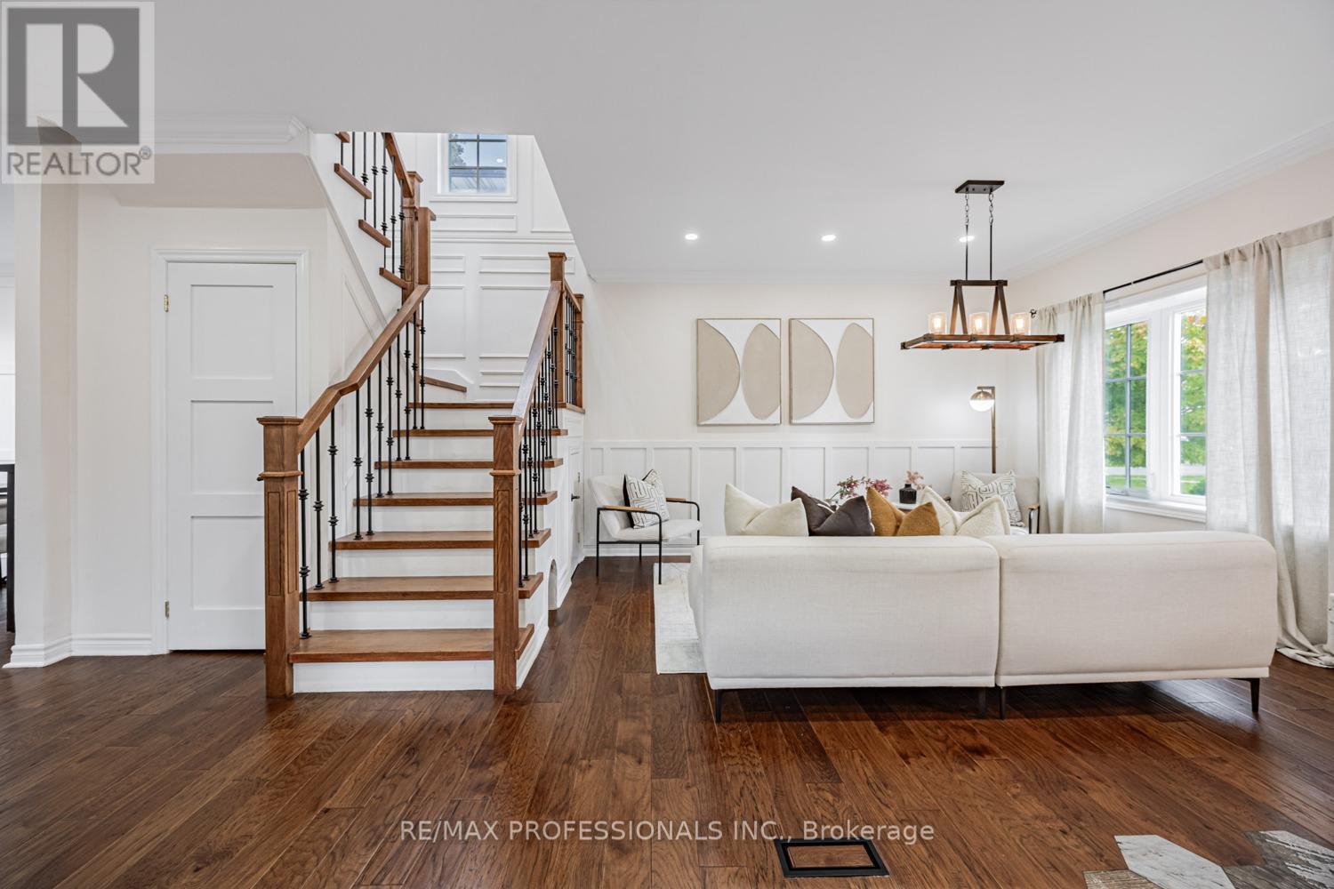 56 Parker Avenue, Toronto, Ontario  M8Z 4L8 - Photo 10 - W12471302