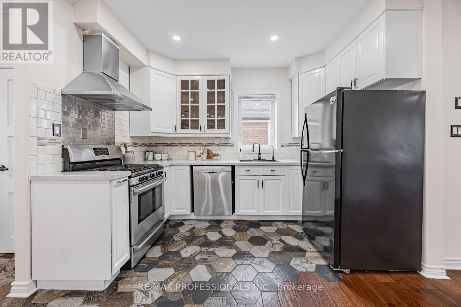 56 Parker Avenue, Toronto, Ontario  M8Z 4L8 - Photo 11 - W12471302
