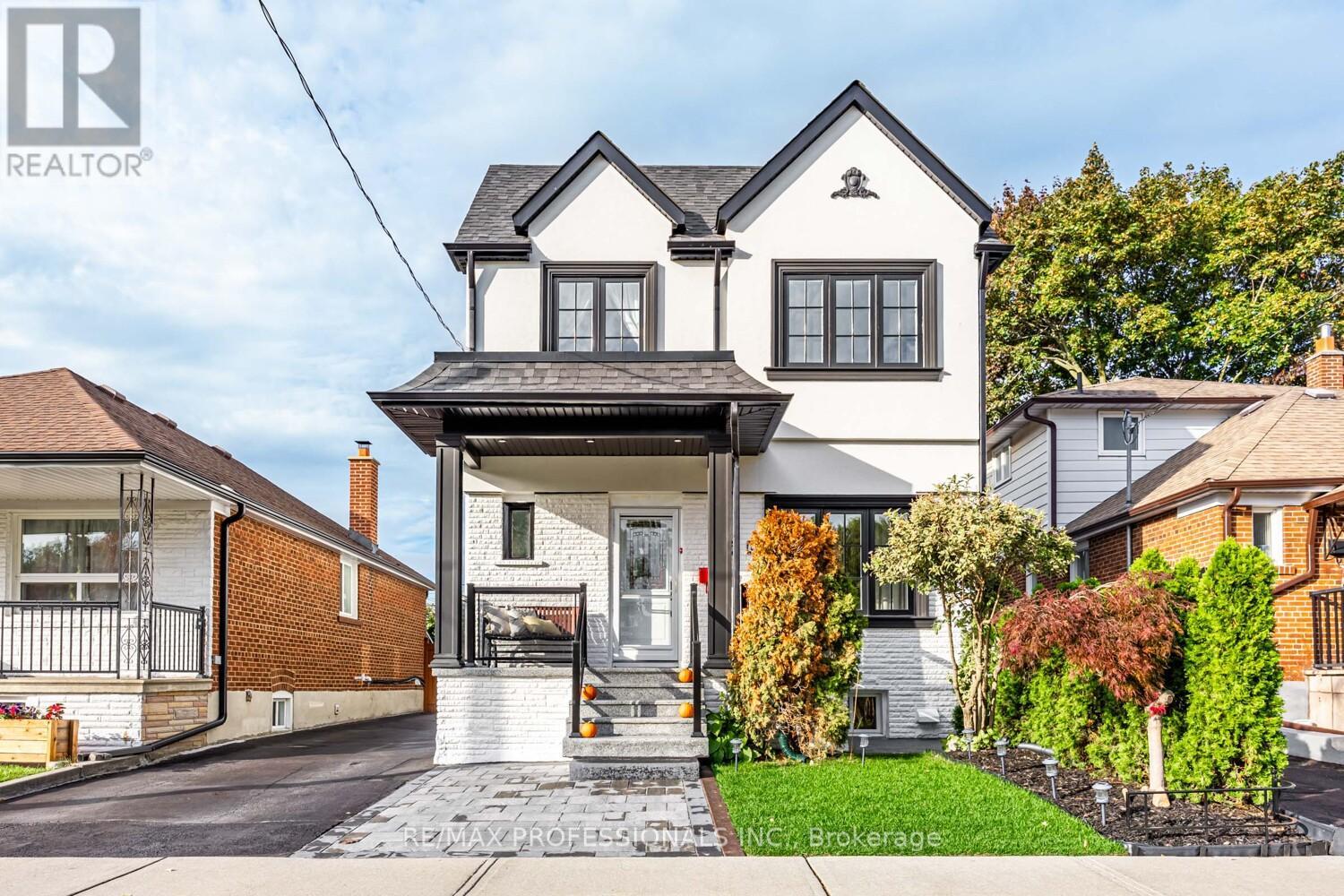 56 Parker Avenue, Toronto, Ontario  M8Z 4L8 - Photo 2 - W12471302