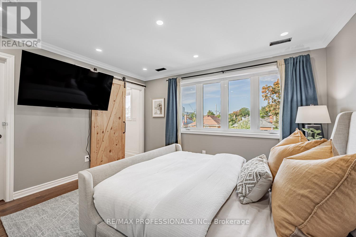 56 Parker Avenue, Toronto, Ontario  M8Z 4L8 - Photo 21 - W12471302