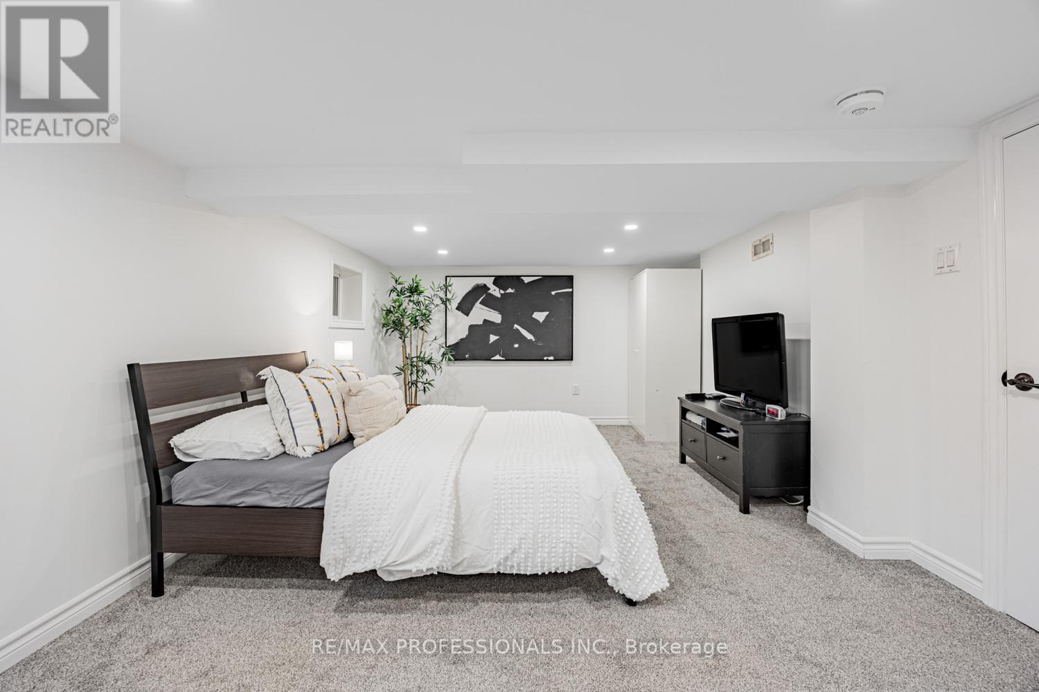 56 Parker Avenue, Toronto, Ontario  M8Z 4L8 - Photo 32 - W12471302