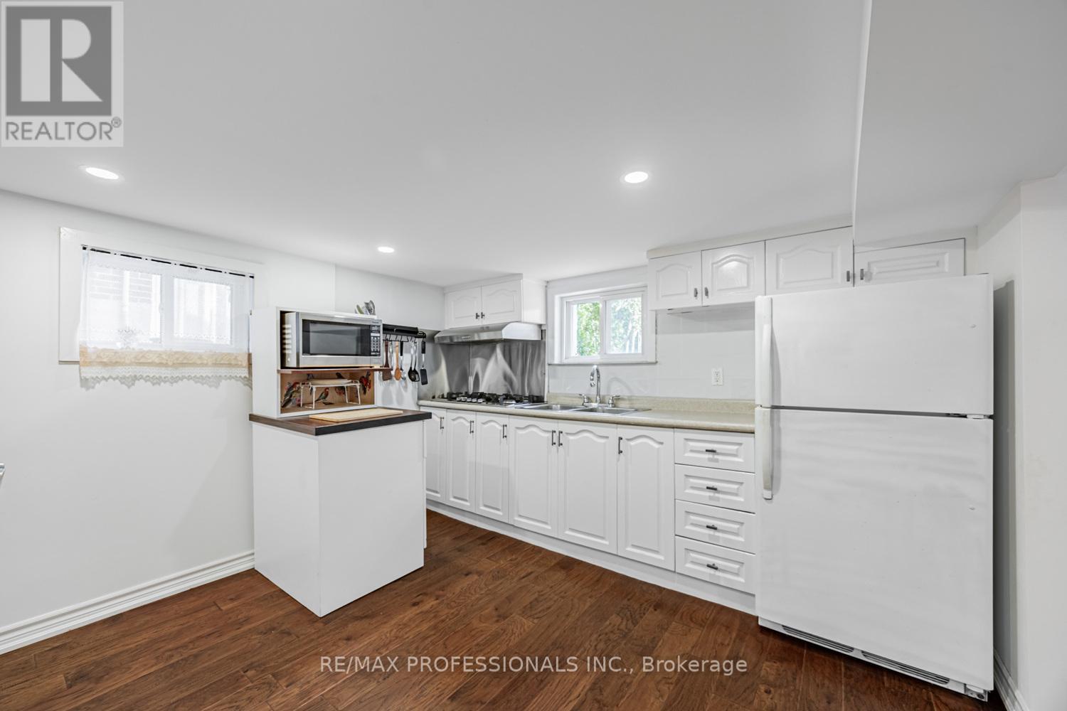 56 Parker Avenue, Toronto, Ontario  M8Z 4L8 - Photo 35 - W12471302