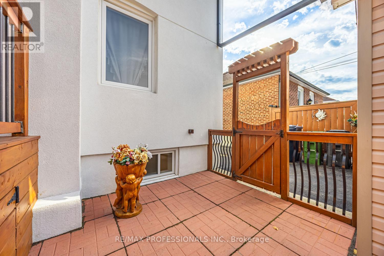 56 Parker Avenue, Toronto, Ontario  M8Z 4L8 - Photo 39 - W12471302