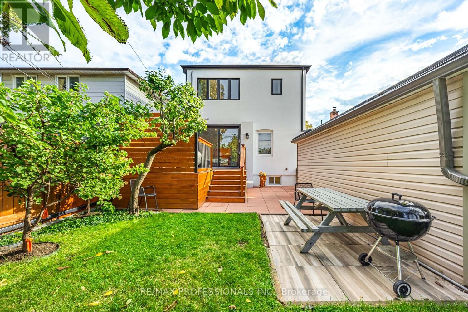56 Parker Avenue, Toronto, Ontario  M8Z 4L8 - Photo 43 - W12471302