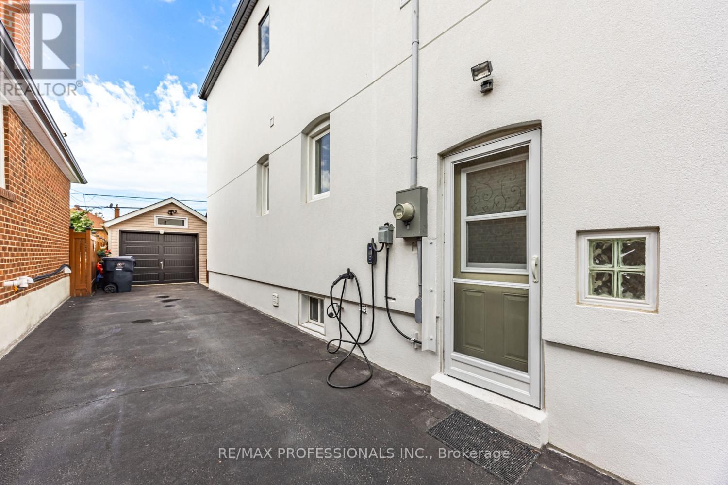 56 Parker Avenue, Toronto, Ontario  M8Z 4L8 - Photo 45 - W12471302