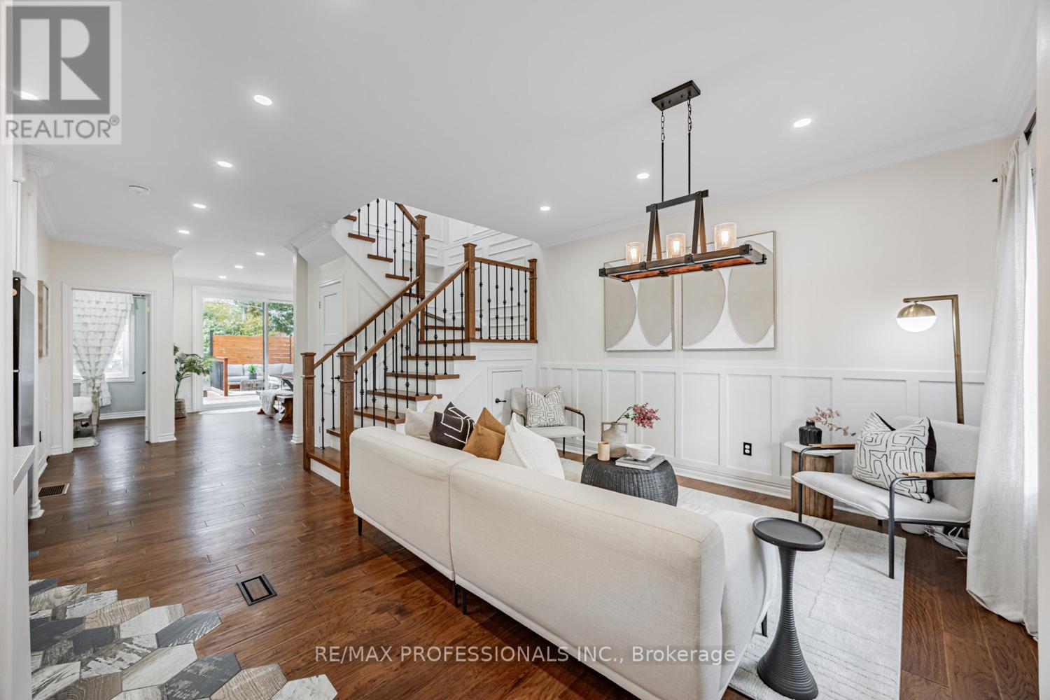 56 Parker Avenue, Toronto, Ontario  M8Z 4L8 - Photo 6 - W12471302