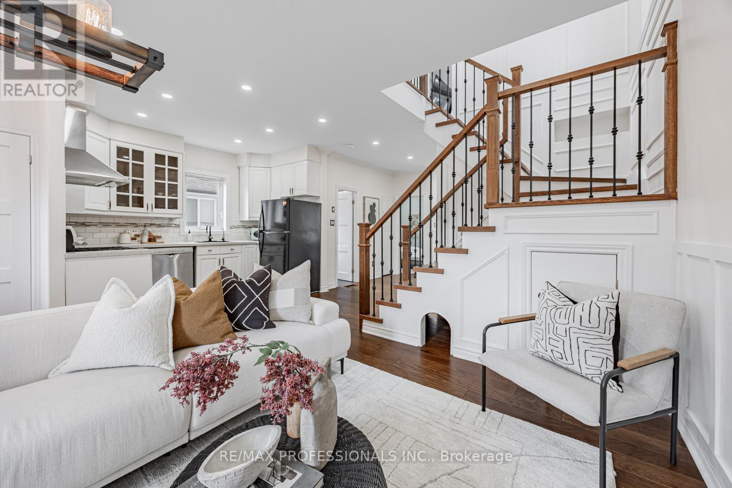 56 Parker Avenue, Toronto, Ontario  M8Z 4L8 - Photo 9 - W12471302