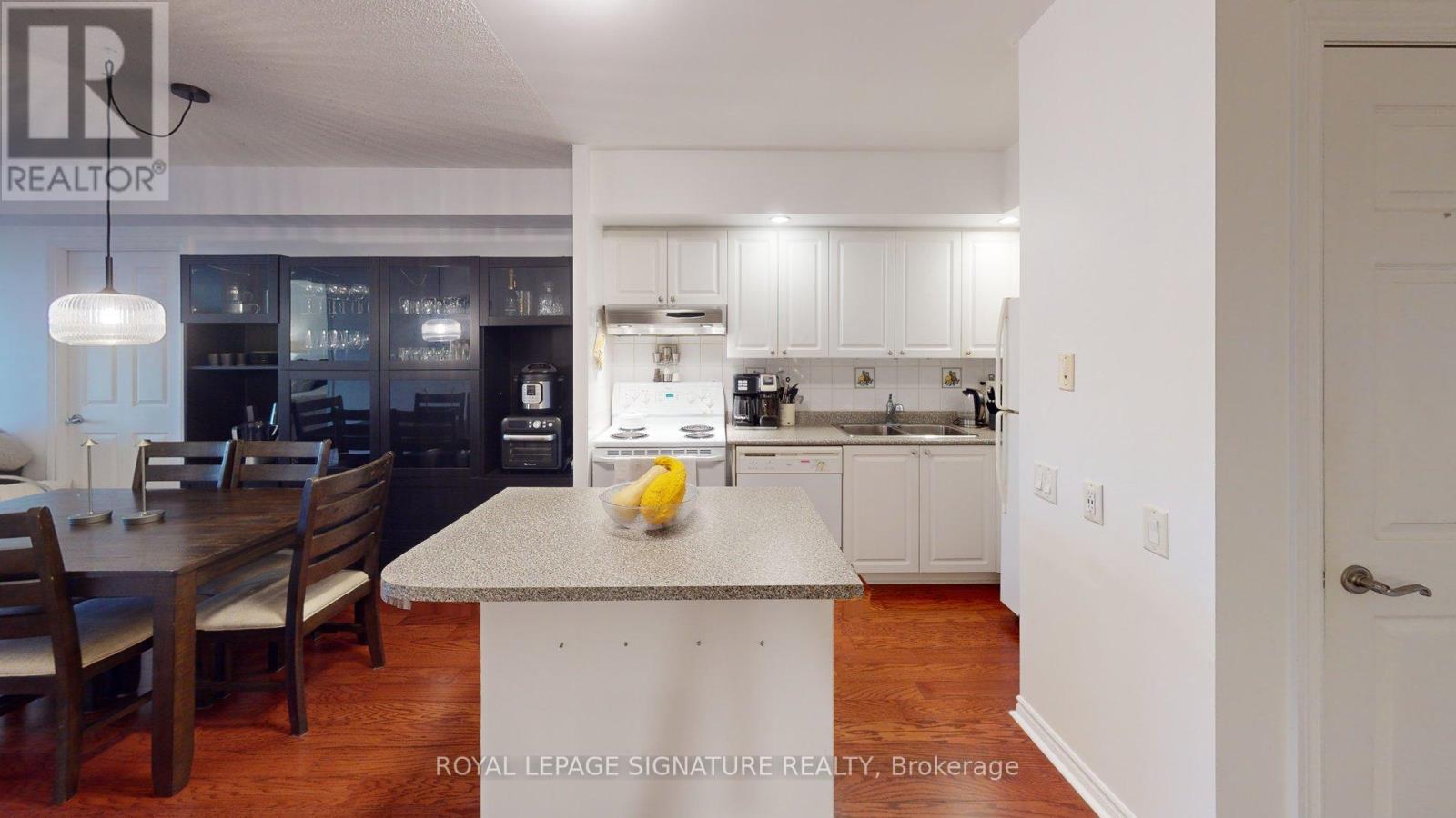 207 - 5229 Dundas Street W, Toronto, Ontario  M9B 6L9 - Photo 3 - W12471305