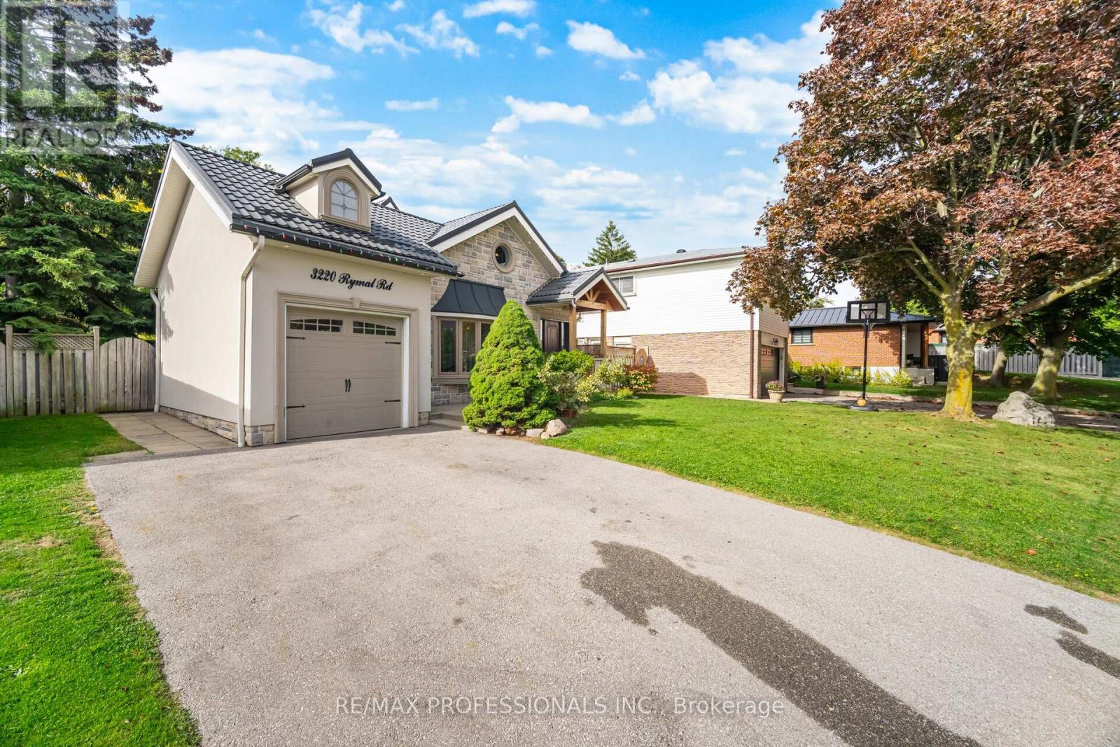3220 Rymal Road, Mississauga, Ontario  L4Y 3B9 - Photo 2 - W12471319