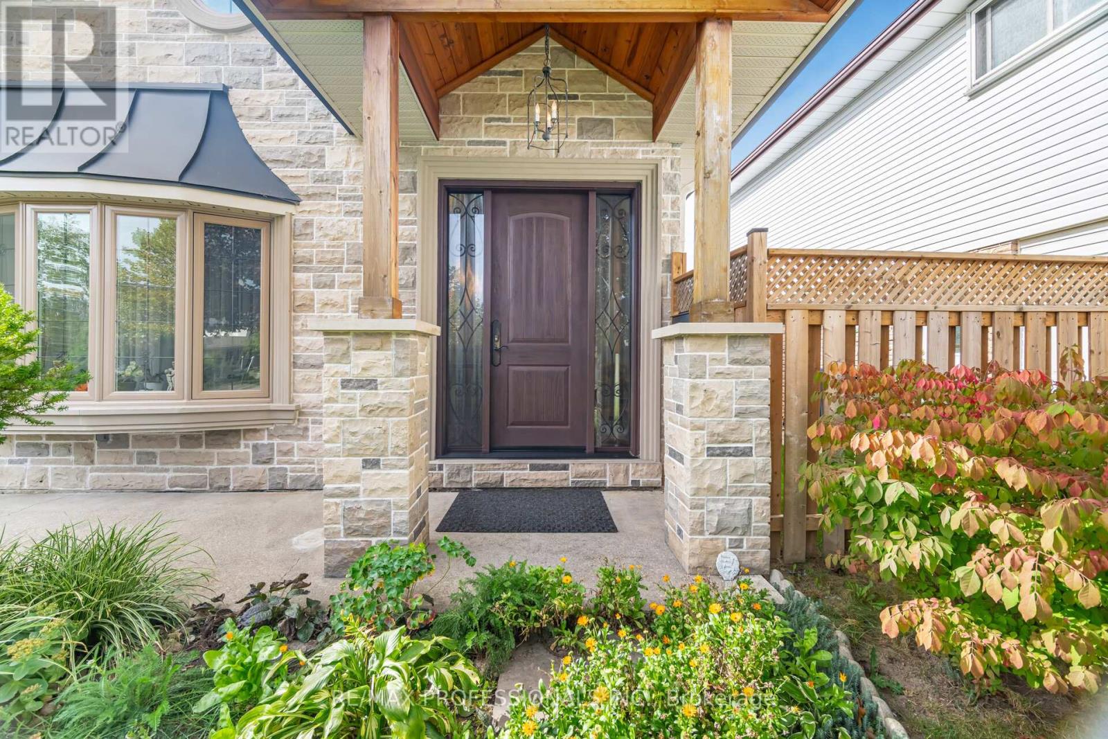 3220 Rymal Road, Mississauga, Ontario  L4Y 3B9 - Photo 3 - W12471319