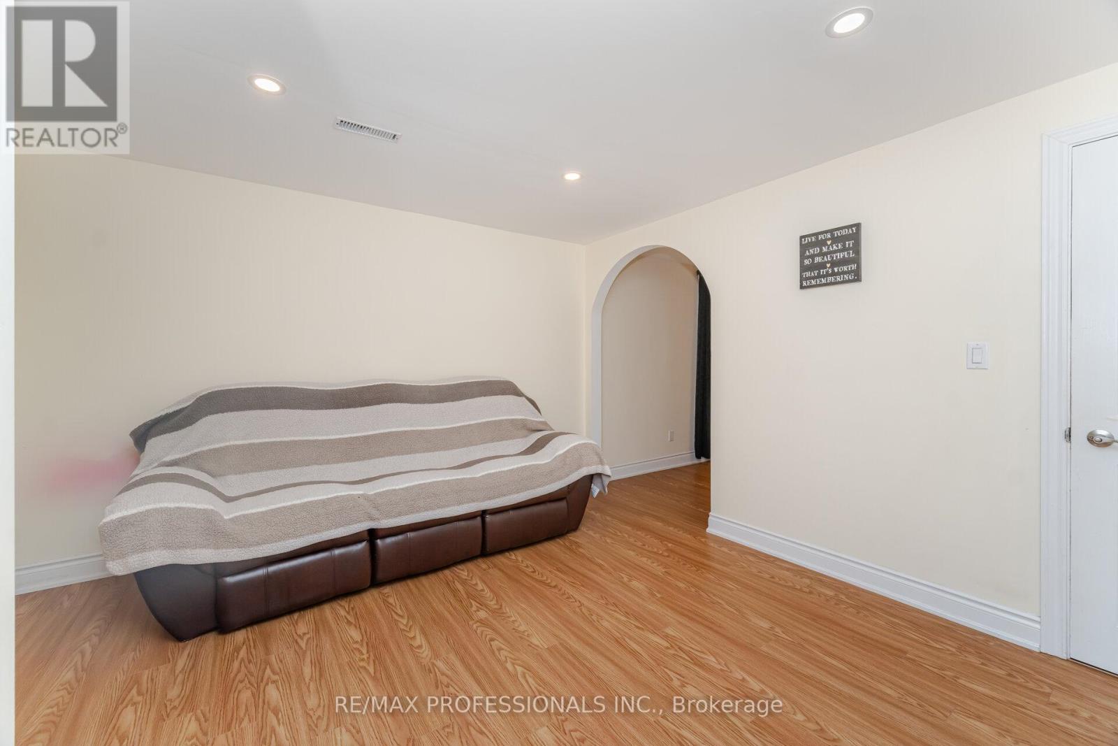 3220 Rymal Road, Mississauga, Ontario  L4Y 3B9 - Photo 33 - W12471319