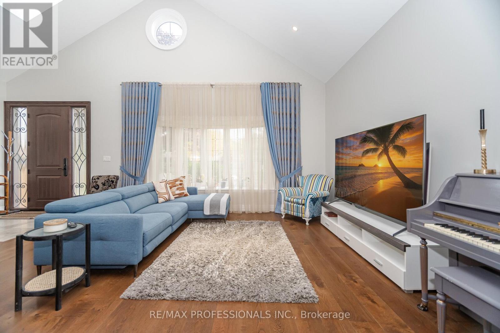 3220 Rymal Road, Mississauga, Ontario  L4Y 3B9 - Photo 5 - W12471319