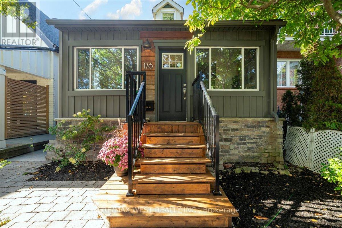 176 SIXTH STREET, Toronto, Ontario