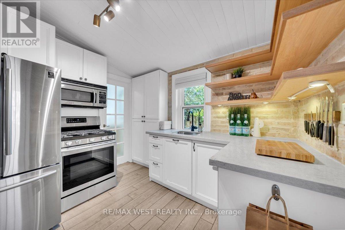 176 Sixth Street, Toronto, Ontario  M8V 3A5 - Photo 12 - W12471326